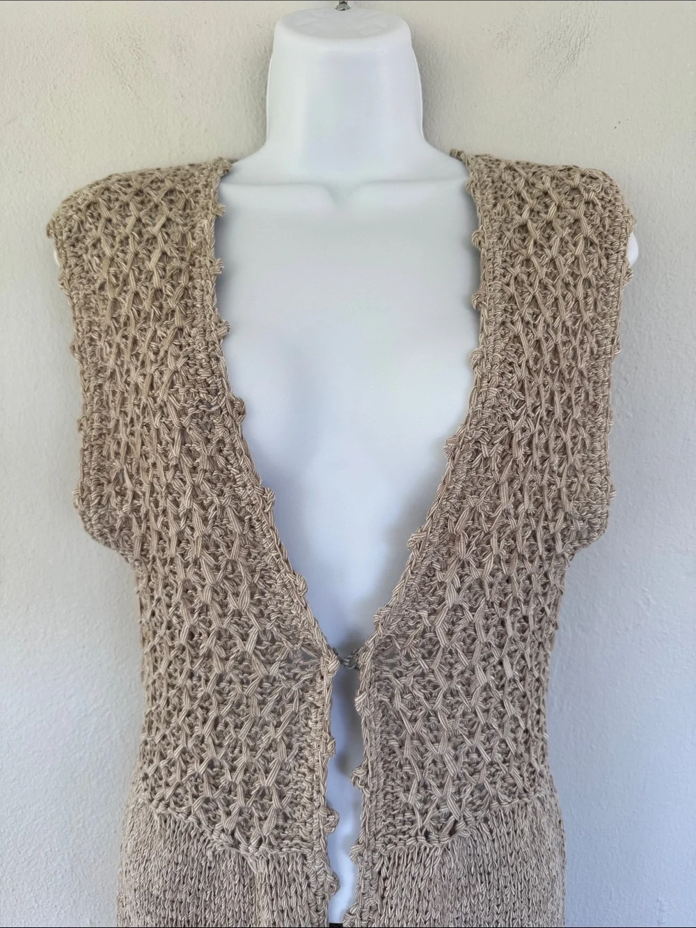 Venue beige crochet knit textured weave sleeveless hook and eye vest size medium